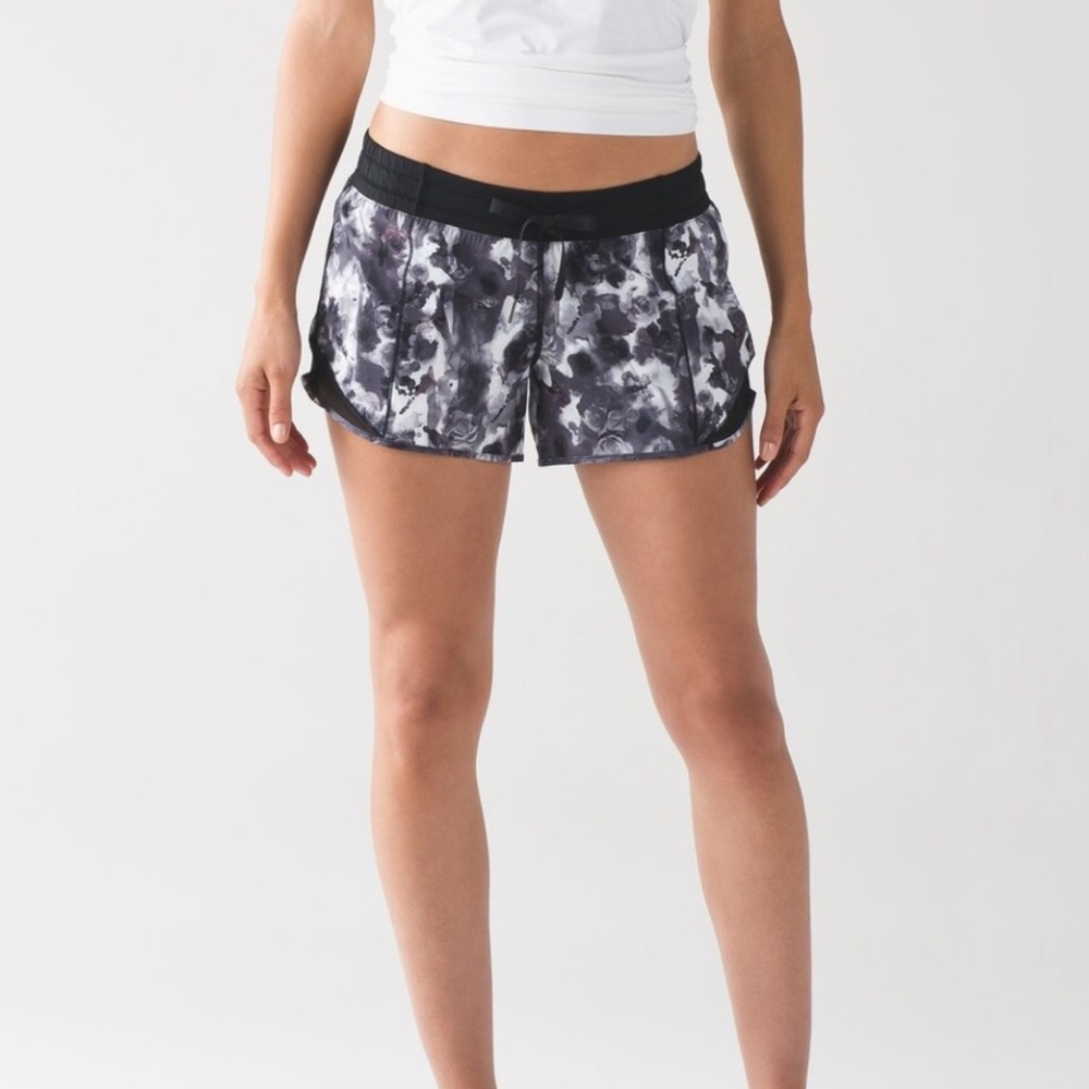Lululemon hotty hot short black & white with roses